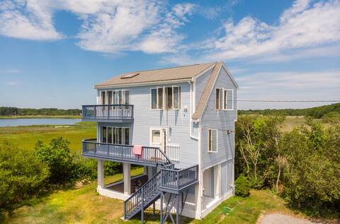 Cozy Beach House with 270° Spectacular Views
