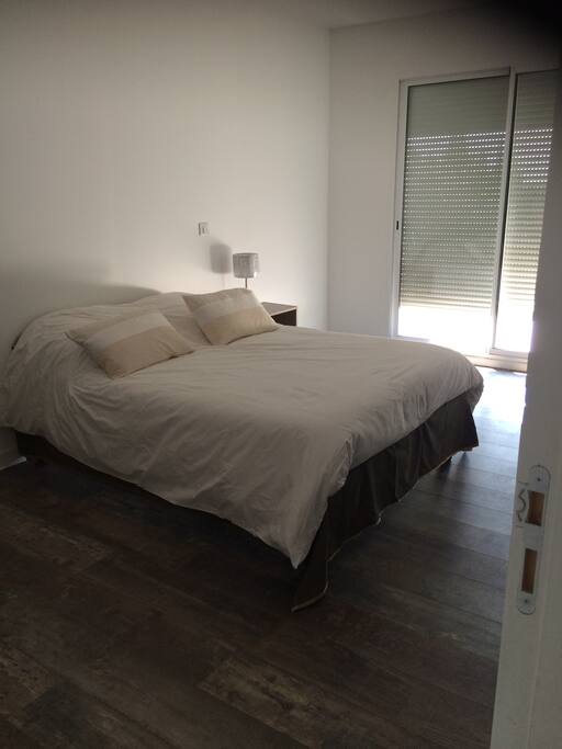 Chambre avec une terrasse de 9m2 trés ensoleillé avec placard pour vêtements