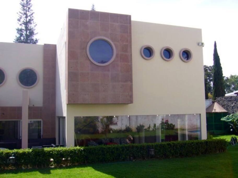 Casa de Las Aves, Cuernavaca, Mexico.