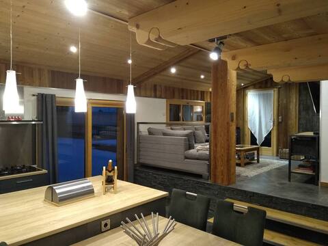 *Chalet J* summer 8 guests / winter 6 guests