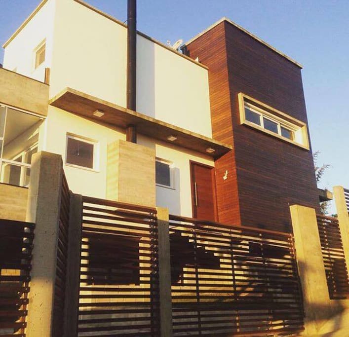 Linda casa em Alto Padrão na Praia do Rosa-SC