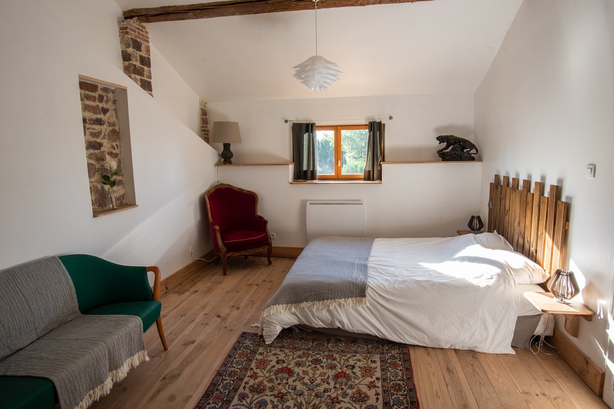 ห้องนอน 1 (25 ตารางเมตร) พร้อมวิวสวนโถสุขภัณฑ์ฝักบัวอาบน้ำและห้องสุขาแยกต่างหาก