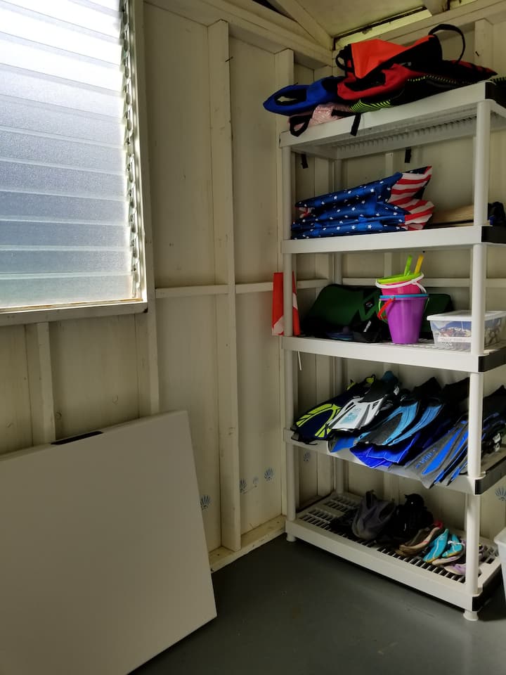 Beach Front Family Vacation on Makaha Beach, Ohau Bungalows for Rent