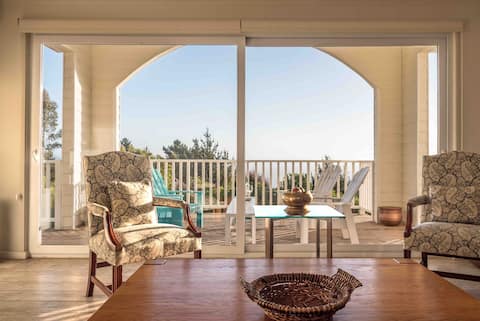 Top performing Airbnb: Stylish outdoor grill, view, tennis, security 24/7 in Zapallar