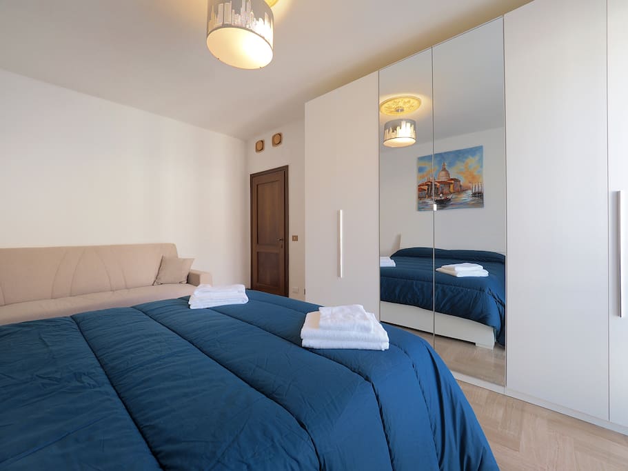 master bedroom king size bed