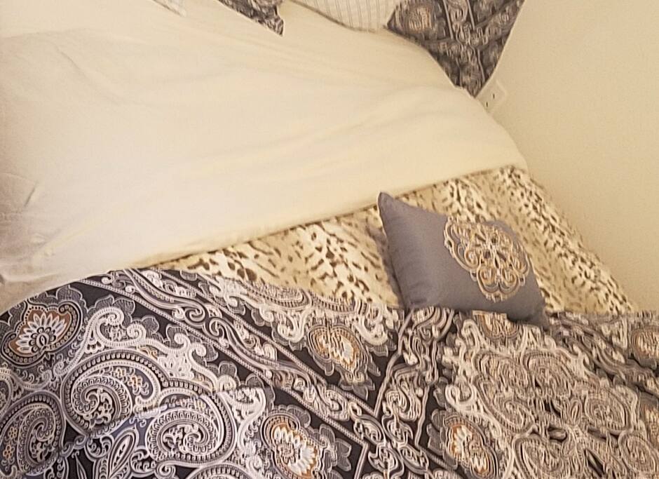 Queen size Bed