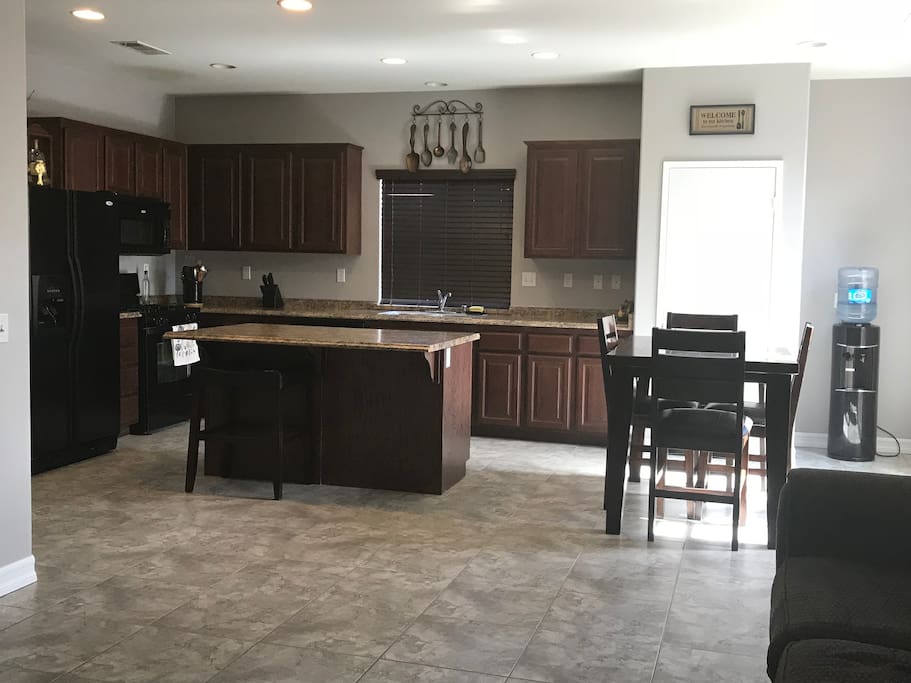 Kitchen & Dinning Area