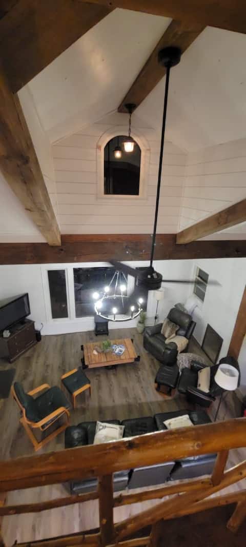 Successful Airbnb property: Sunset Lodge, Honey Harbour in Georgian Bay