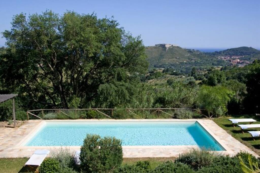 piscina, vista su Fortezze spagnole