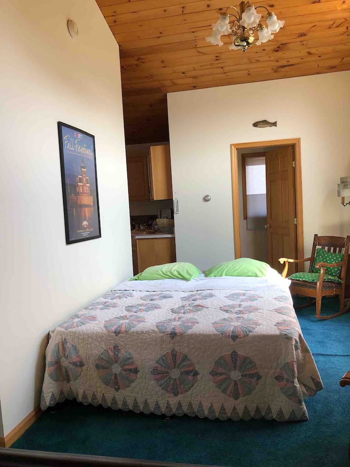 La cama extraíble de arriba.