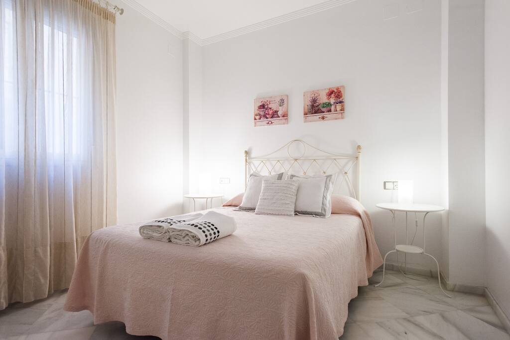 Charm and comfortable 150cm bed for a perfect rest after a long day of tourism