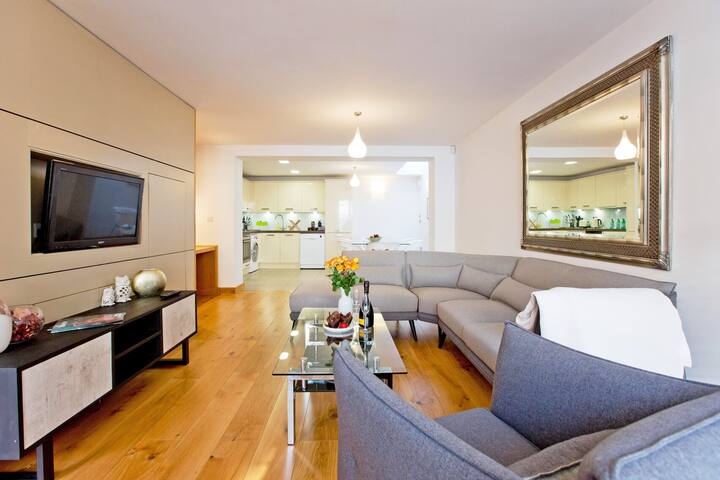 Beautiful Chic 2 bed in Marylebone gallery image 3