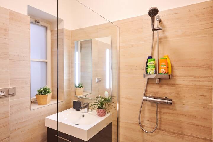 Modern 3-bedroom Lesser Town Apartment Nr.8A gallery image 3