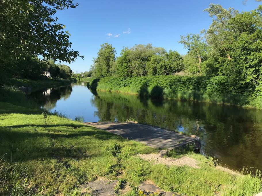 Vue et accès direct sur la rivière