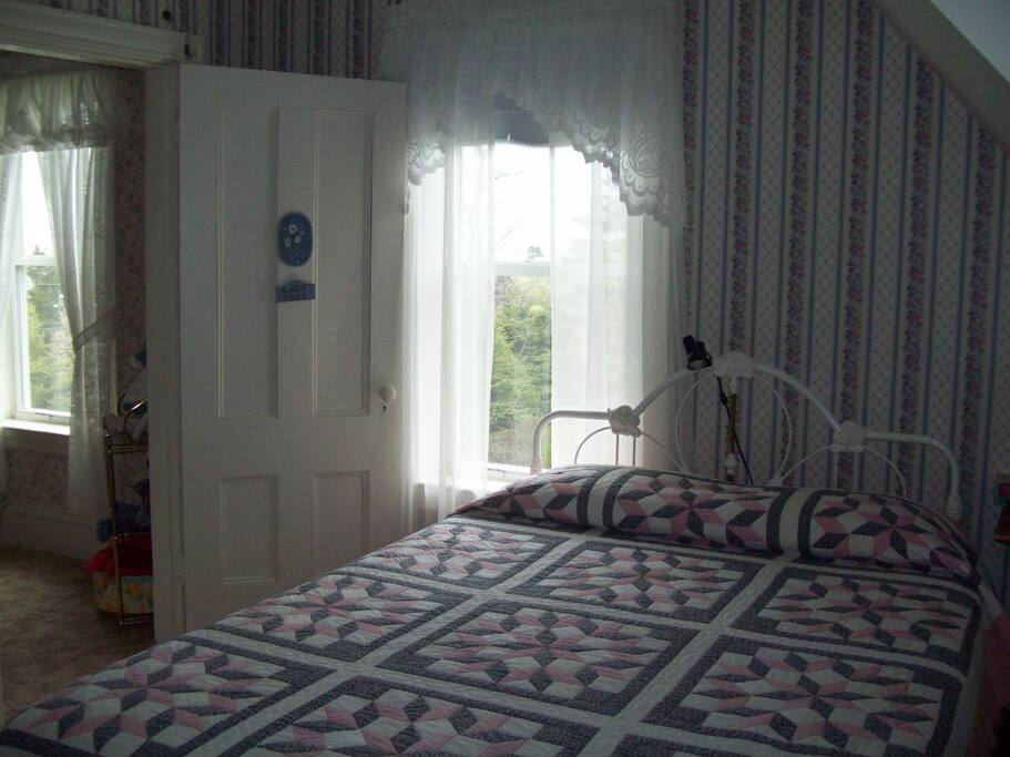 Queen size bed