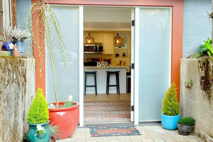 ♥7th Ave ADU Priv 2 bed unit in Historic District♥ gallery image 5