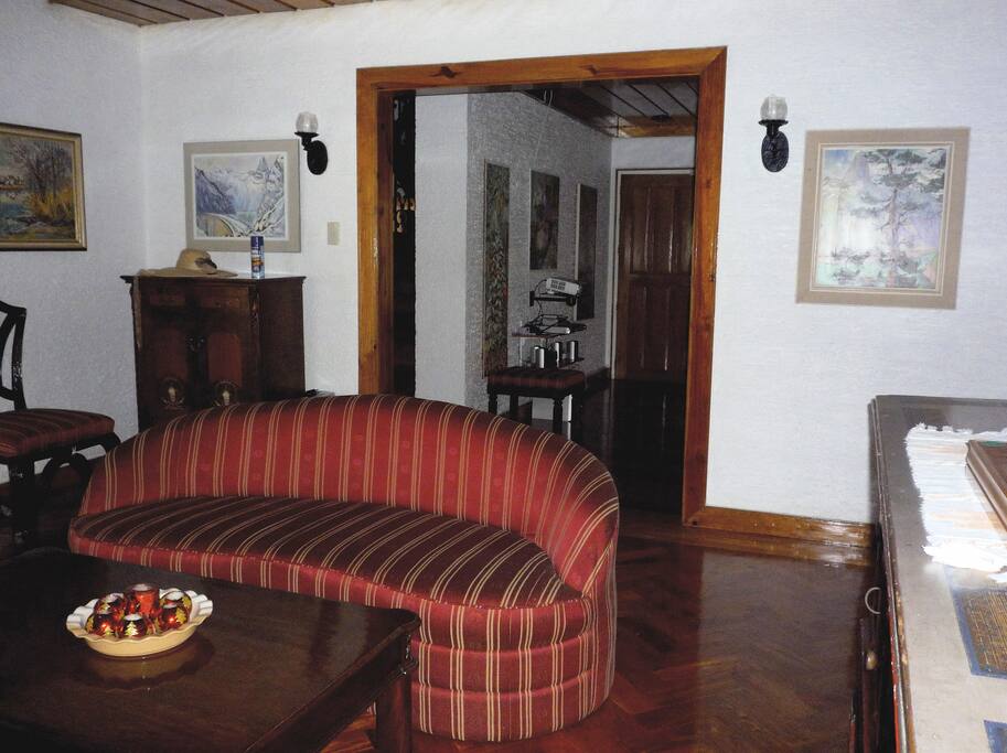 Chimenee-Room.
Original Paintings hanging on every Wall !