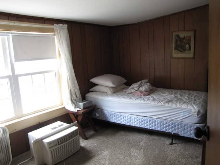 Chumba cha pili cha kulala cha ghorofani (vitanda 3)