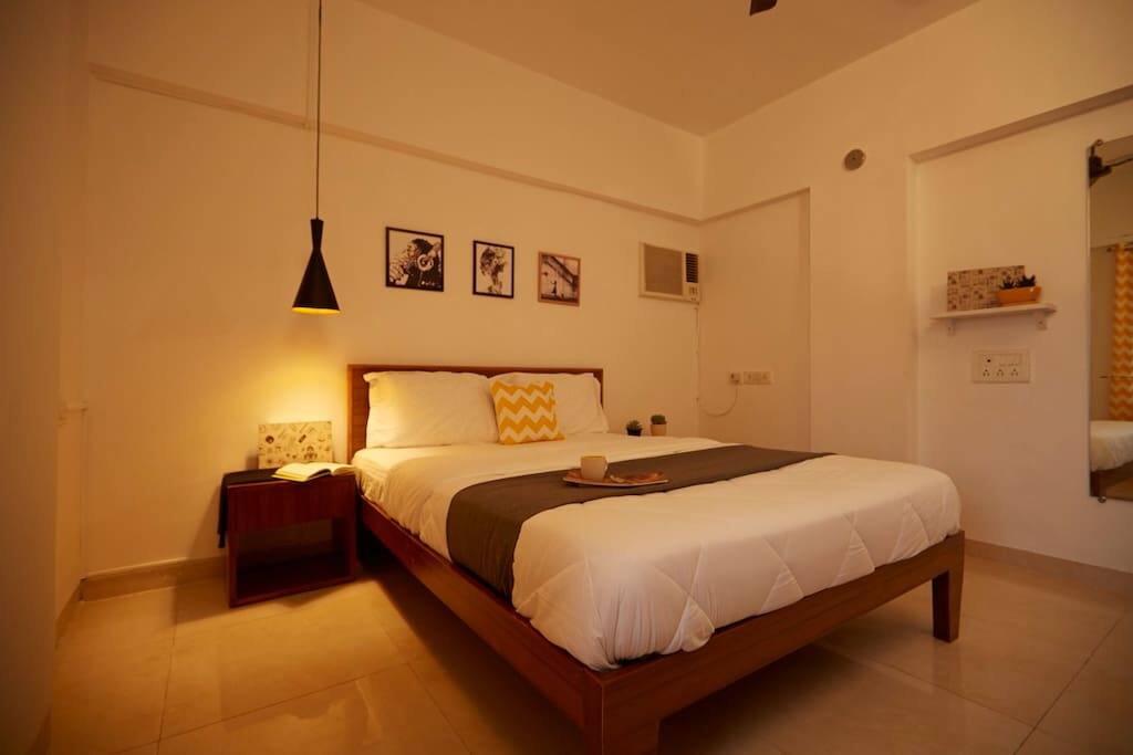 Room with a sturdy Queen sized bed, Orthopedic mattresses and Dr. Back pillows for an incredibly restful sleeping experience.