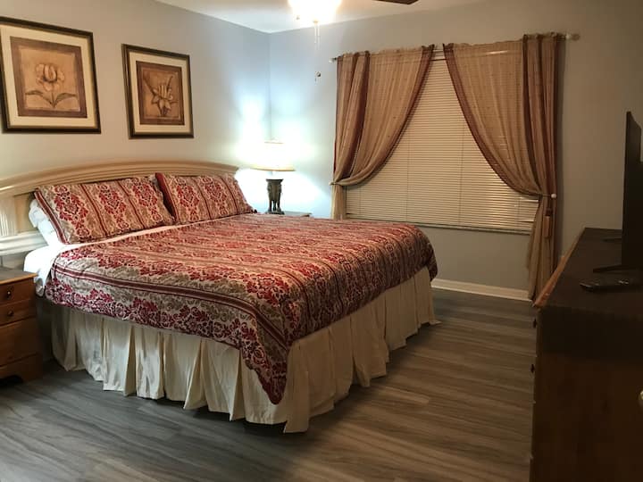 Upper King Master Suite #4