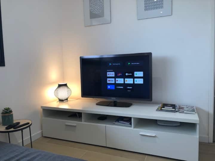 tV con Netflix, Deezer, conexión wifi