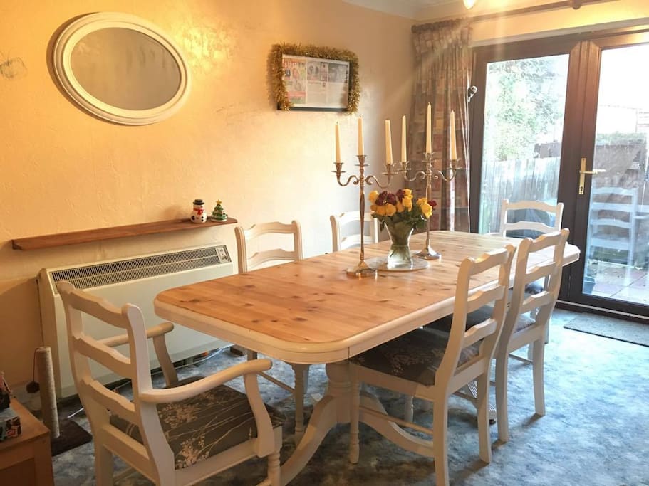 Huge Dining Table - breakfast will be served!