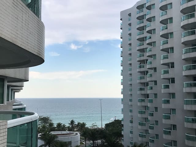 Lindo flat com vista para o mar na Barra da Tijuca