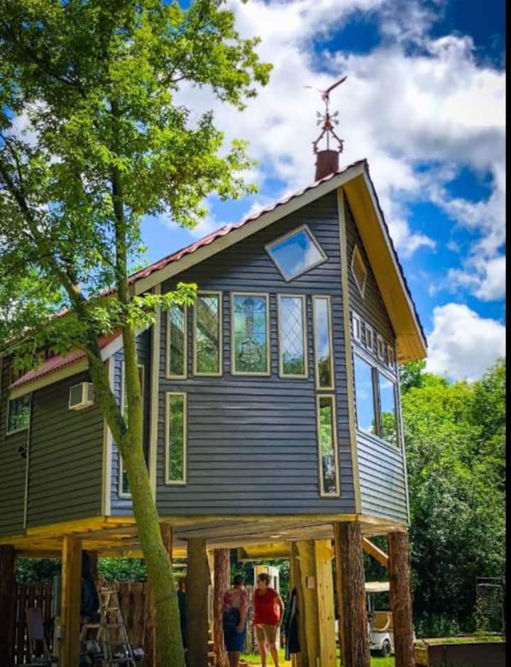 StarGazer LOTR Treehouse Cabins for Rent in Upsala, Minnesota