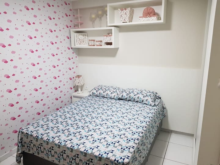 Habitación 2, con una cama doble, un colchón individual adicional, armario, ventana opaca, aire acondicionado dividido. 