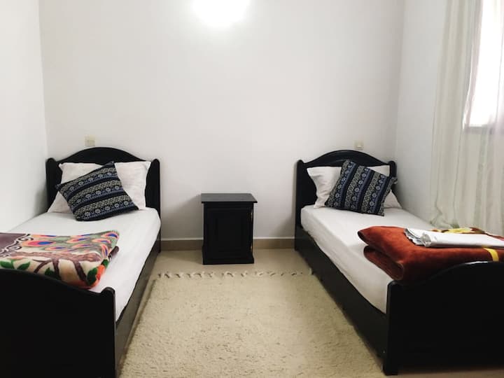 Chumba chenye vitanda 2 vya mtu mmoja 