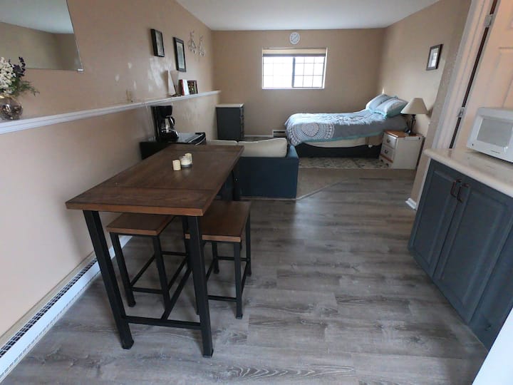 Chic Hideaway - Studio Apartment (30+ Days) - Fort Collins