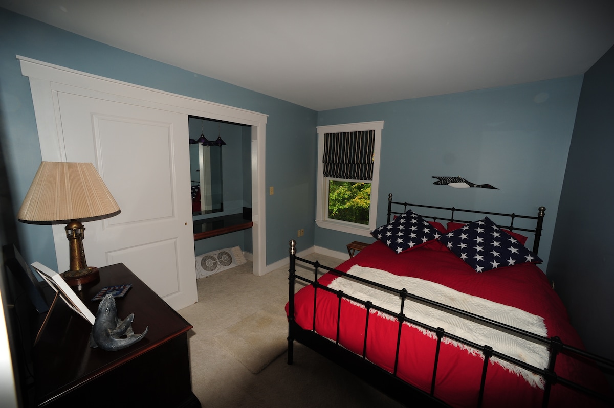 Dormitorio de invitados orientado al lado oeste de la propiedad. 