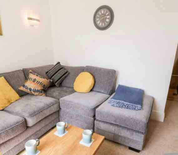 Top Airbnb: Sail Away. Whitby. Beautiful 3 bedroom. Apartment. in Whitby