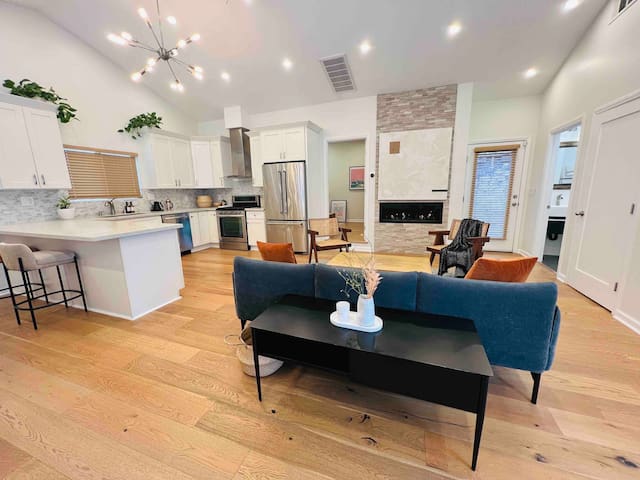 Canyon Living – stay in historic Beachwood Canyon