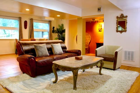 Private, Chic Retreat w/Free Parking+5 Mins to DC!
