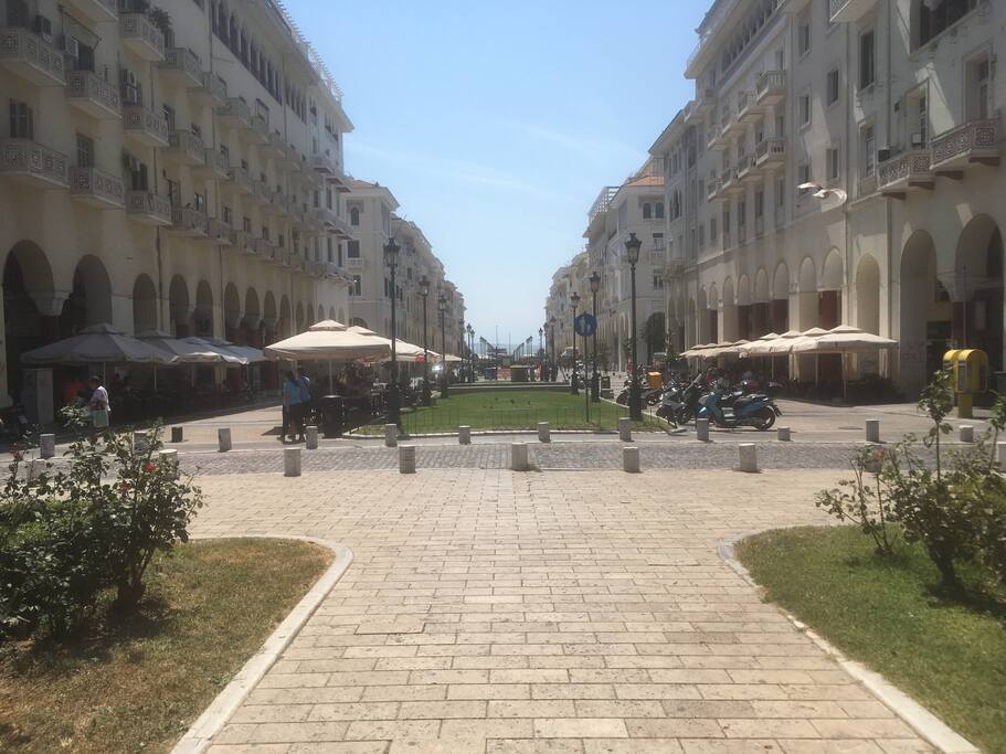 Aristotelou Square - Center