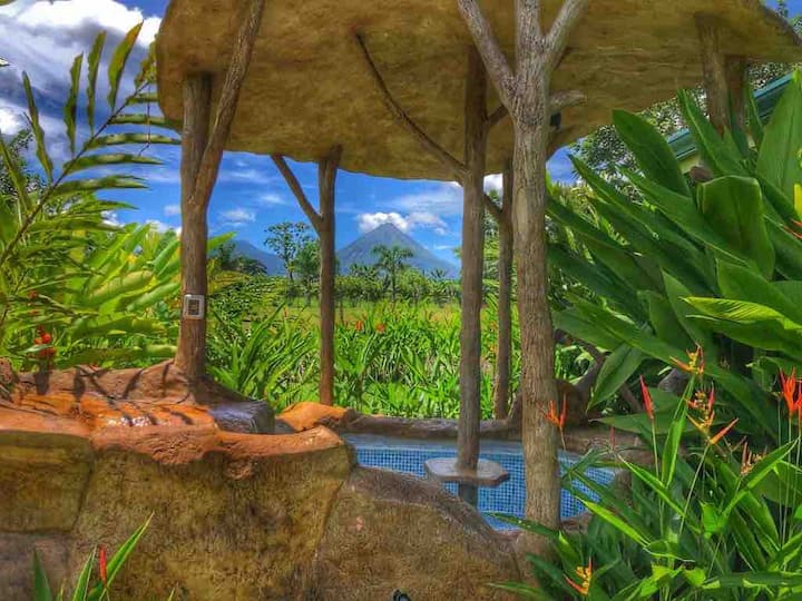 Rustic Arenal Villa+Private Jacuzzi & Volcano View Villas for Rent in
