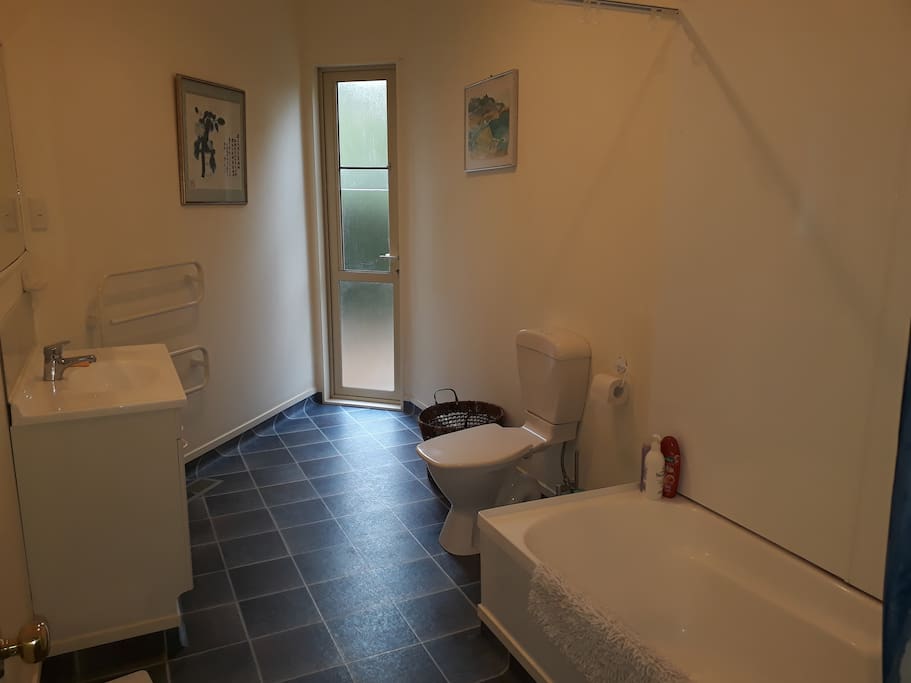 Private guest bathroom