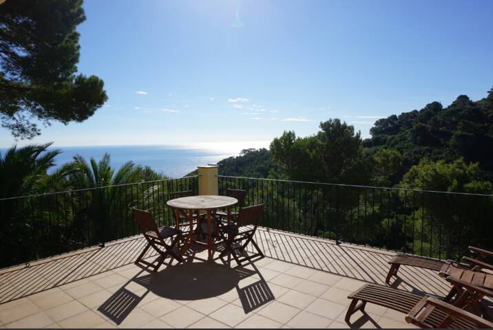 Amazing sea view property with pool gallery image 3