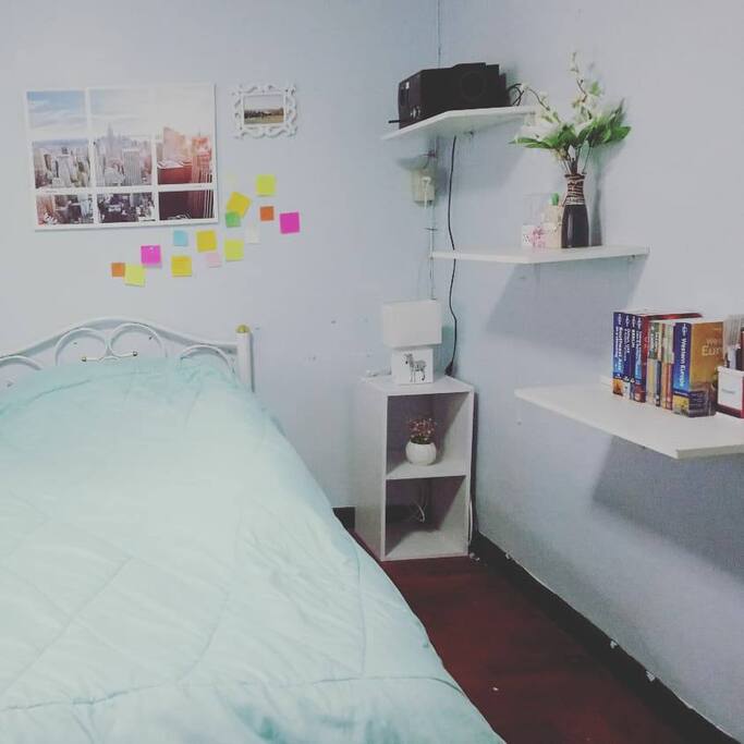 Small single bed room