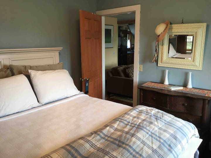 LARGE Coastal Cottage Houses for Rent in Castine, Maine, United