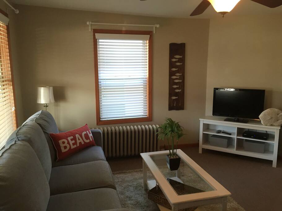 Flat screen tv with Optimum cable.
