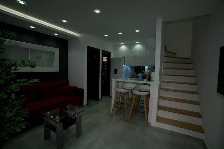Modern Place In A Busy Touristic Street With 2 Bd - Budapest