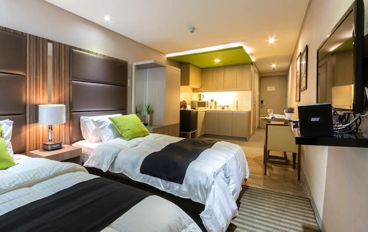 The 5-Star Experience in the Heart of Makati