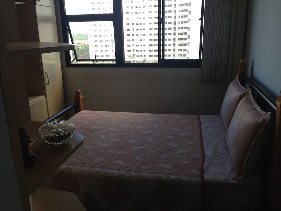 Quarto Principal. Com suíte e armários. Vista pro Mar, Lagoa e Montanha!