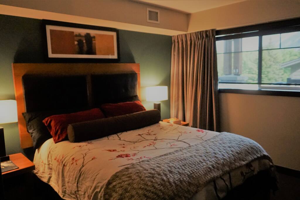 Bedroom with queen bed