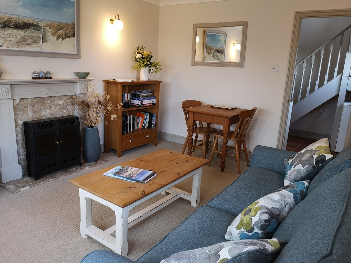 Popular Airbnb listing: Blakeney, Norfolk. Close to Quay. Self Catering in Blakeney