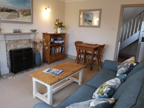 Popular Airbnb listing: Blakeney, Norfolk. Close to Quay. Self Catering in Blakeney