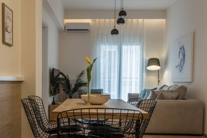 Modern Apartment in Pagrati – Gym, Wi-Fi & Laundry