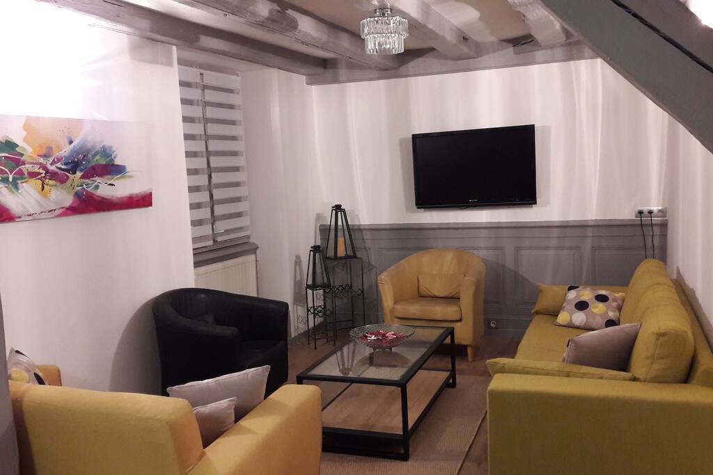 Salon 7 convives avec TV + WIFI (climatisation)